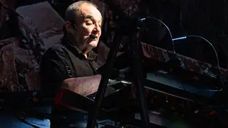 Stranglers' keyboardist Dave Greenfield has died, aged 71, after testing positive for coronavirus