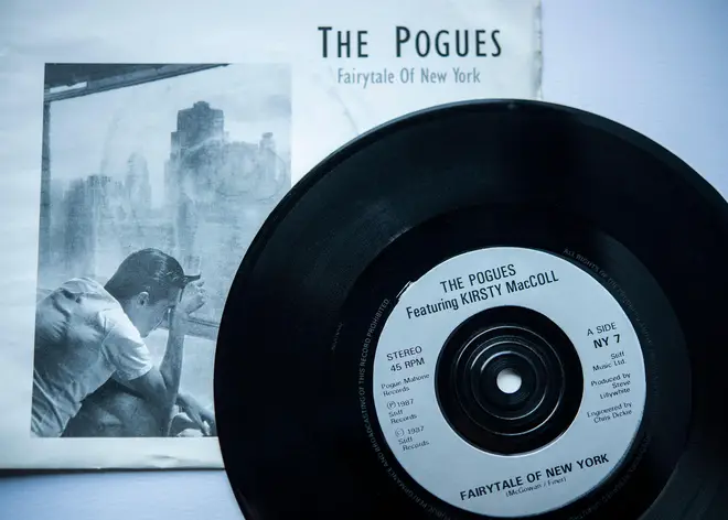 The Pogues featuring Kirsty MacColl - Fairytale of New York