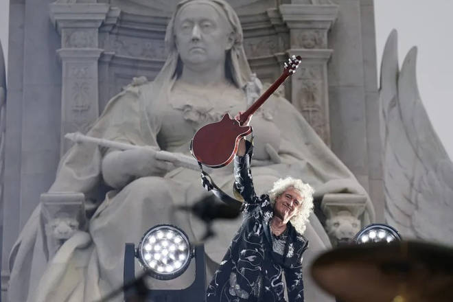 As expected, Brian May's introduction was quite the spectacle.
