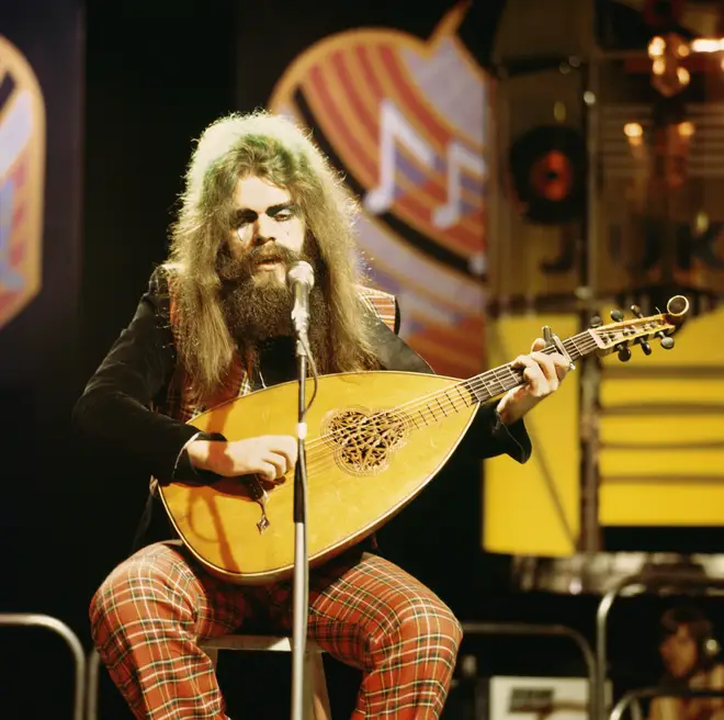 Roy Wood playing with Wizzard