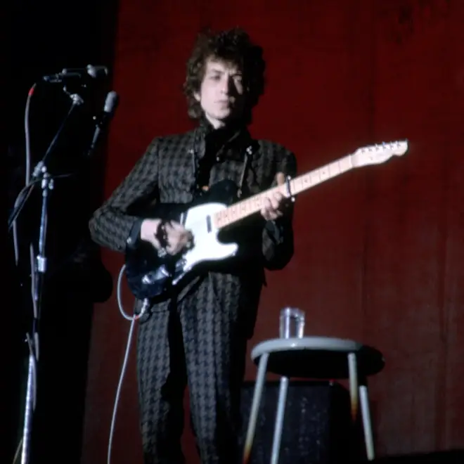 Bob Dylan goes electric