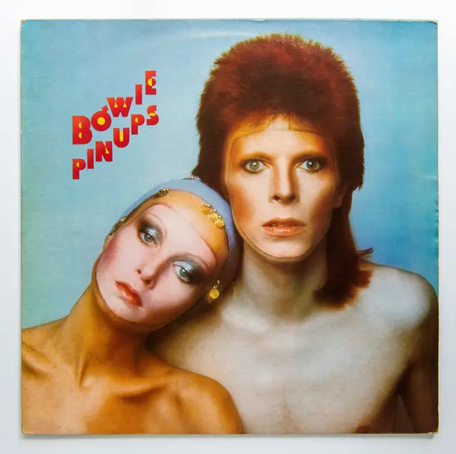 David Bowie and Twiggy on the front cover of Pin Ups