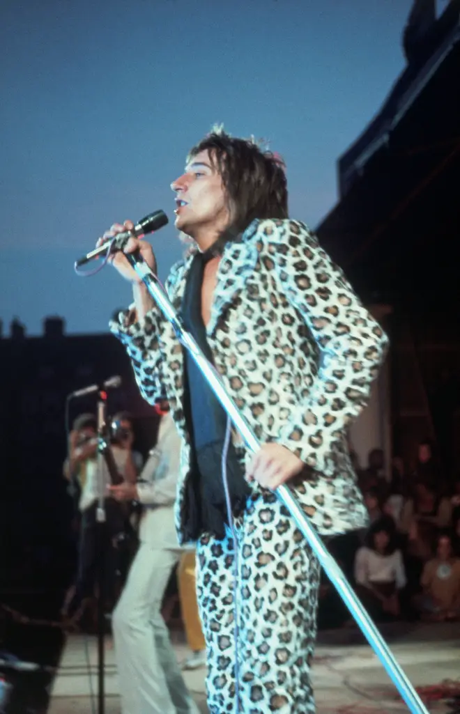 Rod Stewart on stage in 1975.
