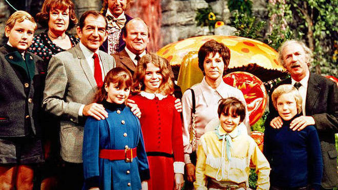 Denise Nickerson as Violet Beauregarde alongside the Willy Wonka & The Chocolate Factory cast