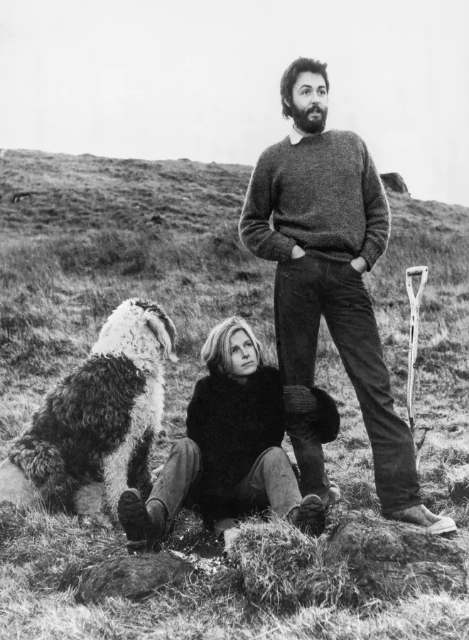 Paul and Linda at their farm in 1971. (Photo by MSI/Mirrorpix/Mirrorpix via Getty Images)